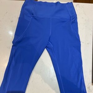 Blue cropped leggings. Size: US M.